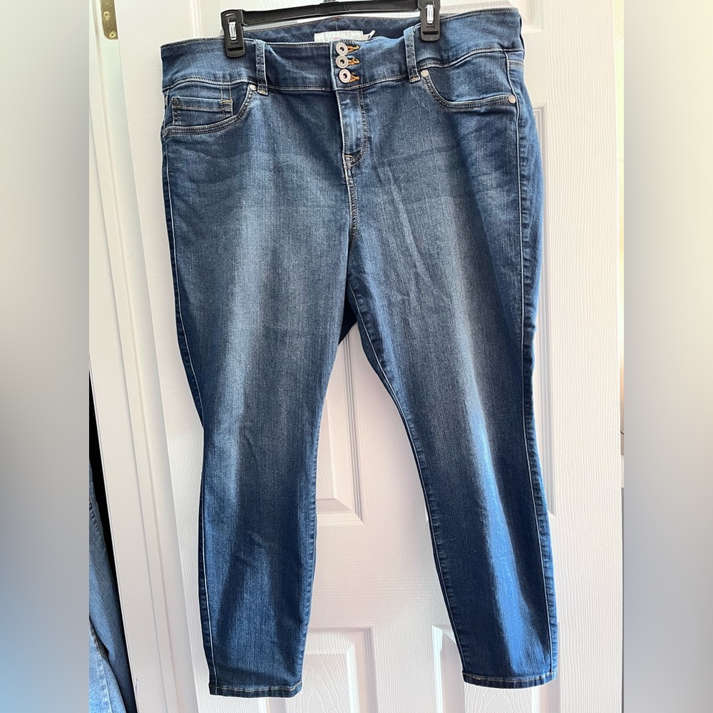 Torrid high waisted blue jegging skinny jeans, size 22 short